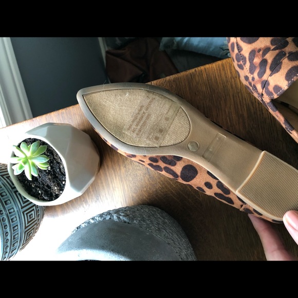 Leopard print women’s flats. - Picture 4 of 4
